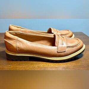 Ladies Tan Clarks Griffin Milly loafers - size 7